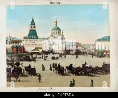 Foto del 19th secolo di Kitay-Gorod. Piazza Lubyanka con la Torre Nikolskaya, la Chiesa del Vladimir Madre di Dio e la Cappella Panteleimon su t Foto Stock