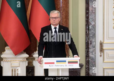 Non esclusiva: KIEV, UCRAINA - 23 FEBBRAIO 2022 - il Presidente della Repubblica di Lituania Gitanas Nauseda è raffigurato durante il suo incontro ufficiale con Foto Stock