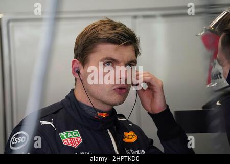 La Oracle Red Bull Racing è Max Verstappen durante la prima giornata di test pre-stagione al Circuit de Barcelona-Catalunya, Spagna. Data foto: Mercoledì 23 febbraio 2022. Foto Stock