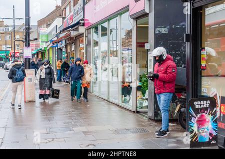 Fotografia di London Street in una giornata di pioggia Foto Stock