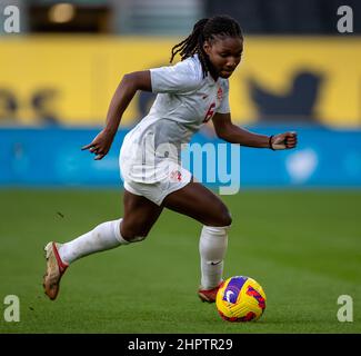 23rd febbraio 2022; Molineux Stadium, Wolverhampton, West Midlands, Inghilterra; Arnold Clark Womens International football Spagna contro Canada; Deanne Rose del Canada Foto Stock