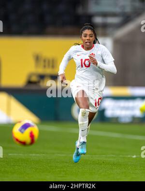 23rd febbraio 2022; Molineux Stadium, Wolverhampton, West Midlands, Inghilterra; Arnold Clark Womens International football Spagna contro Canada; Ashley Lawrence del Canada corre per la palla Foto Stock