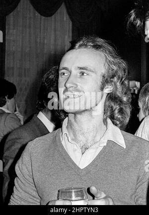 Il musicista inglese Phil Collins ad una cerimonia di Melody Maker poll Awards a Londra nel 1979. Foto Stock