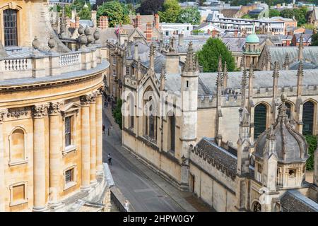Radcliffe Camera (dettaglio) & All Souls College Chapel a Oxford, Inghilterra. Foto Stock