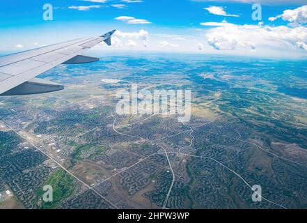 Vista aerea del Greenwood Village, vista dal posto a sedere della finestra in un aeroplano a Colorado, U.S.A. Foto Stock