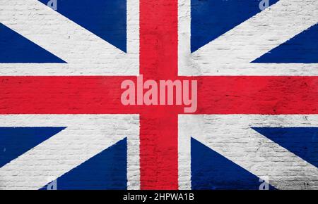 Foto full frame di una bandiera inglese (Regno Unito, Regno Unito) (Union Jack) dipinta su una parete di mattoni intonacati. Foto Stock