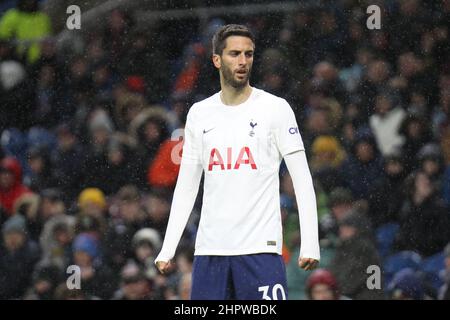 BURNLEY, REGNO UNITO. FEBBRAIO 23rd Rodrigo Bentancur di Tottenham Hotspur durante la partita della Premier League tra Burnley e Tottenham Hotspur a Turf Moor, Burnley mercoledì 23rd febbraio 2022. (Credit: Simon Newbury | MI News) Credit: MI News & Sport /Alamy Live News Foto Stock