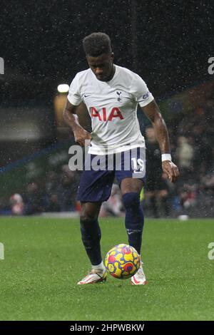 BURNLEY, REGNO UNITO. FEBBRAIO 23rd Ryan Sessegnon di Tottenham Hotspur durante la partita della Premier League tra Burnley e Tottenham Hotspur a Turf Moor, Burnley mercoledì 23rd febbraio 2022. (Credit: Simon Newbury | MI News) Credit: MI News & Sport /Alamy Live News Foto Stock