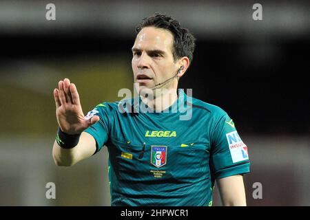 Benevento, Italia, 23 febbraio 2022. Arbitro Valerio Marini, durante la partita del campionato italiano Serie B tra Benevento e Como risultato finale, Benevento 5, Como 0, partita disputata allo stadio Ciro Vigorito. Benevento, Italia, 23 febbraio 2022. Foto Stock