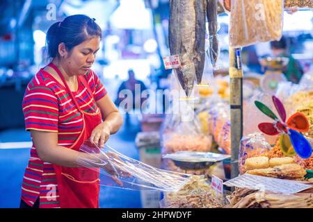 Scena urbana da Chatchai mercato coperto a Hua Hin. Hua Hin è una delle destinazioni di viaggio più popolari in Thailandia. Foto Stock