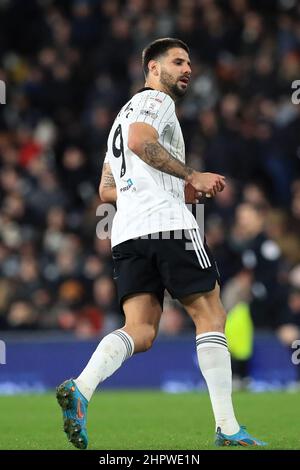 Londra, Regno Unito. 23rd Feb 2022. Durante la partita EFL Sky Bet Championship tra Fulham e Peterborough United a Craven Cottage, Londra, Inghilterra, il 23 febbraio 2022. Foto di Carlton Myrie. Solo per uso editoriale, licenza richiesta per uso commerciale. Nessun utilizzo nelle scommesse, nei giochi o nelle pubblicazioni di un singolo club/campionato/giocatore. Credit: UK Sports Pics Ltd/Alamy Live News Foto Stock