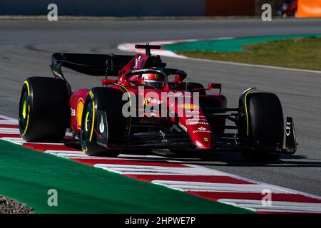 Barcellona/Spagna - 23/02/2022 - #16 Charles Leclerc (MCO) nella sua Ferrari F1-75 durante la prima giornata di test pre-stagione per la stagione 2022 Foto Stock