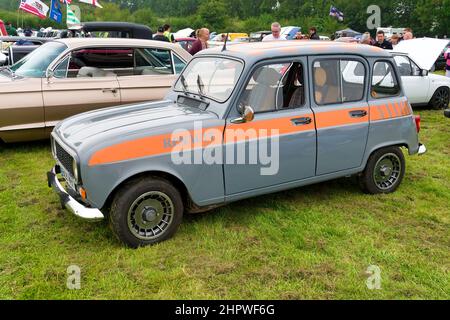Westbury, Wiltshire, Regno Unito - Settembre 5 2021: 1985 Renault 4 GTL 5-Door Estate car al White Horse Classic and Vintage Car Show 2021 Foto Stock