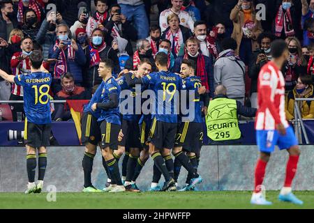 Madrid, Madrid, Spagna. 23rd Feb 2022. I giocatori del Manchester United festeggiano durante la partita di calcio della Champions League tra Atletico de Madrid e Manchester United allo stadio Wanda Metropolitano di Madrid, Spagna, 23 febbraio 2022 (immagine di credito: © Ruben Albarran/ZUMA Press Wire) Foto Stock