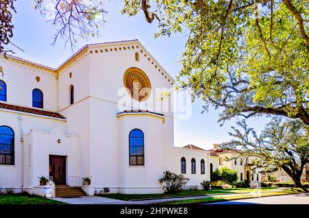 La chiesa cattolica di Santa Maria è raffigurata in Lafayette Street, 21 febbraio 2022, a Mobile, Alabama. La chiesa fu costruita nel 1926. Foto Stock