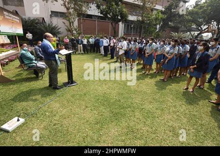 Kolkata, Bengala Occidentale, India. 23rd Feb 2022. Il Prof. Sumantra Bose (a podio), Direttore del Netaji Research Bureau di Kolkata, ha tenuto il suo discorso inaugurale della mostra '75 anni di Indipendenza '''' i risultati dell'India in Scienza & tecnologia' al Birla Industrial & Technological Museum (BITM) (Credit Image: © Biswarup Gangully/Pacific Press via ZUMA Press Wire) Foto Stock