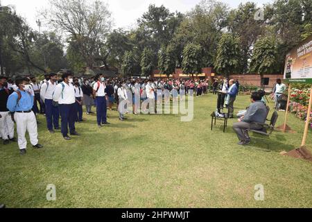 Kolkata, Bengala Occidentale, India. 23rd Feb 2022. Il Prof. Sumantra Bose (a podio), Direttore del Netaji Research Bureau di Kolkata, ha tenuto il suo discorso inaugurale della mostra '75 anni di Indipendenza '''' i risultati dell'India in Scienza & tecnologia' al Birla Industrial & Technological Museum (BITM) (Credit Image: © Biswarup Gangully/Pacific Press via ZUMA Press Wire) Foto Stock