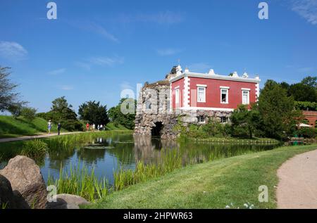 Villa Hamilton sul lago Woerlitz, Woerlitz, Sassonia-Anhalt, Germania Foto Stock