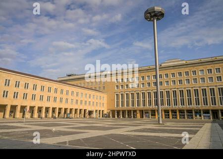 Edificio centrale, Eagle-Square, Platz der Luftbruecke, aeroporto, Tempelhof, Berlino, Germania Foto Stock