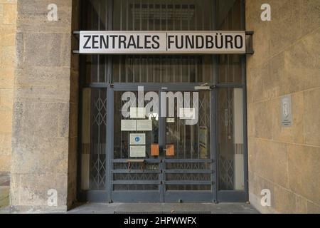 Central Lost and Found Office presso l'aeroporto Tempelhof, Platz der Luftbruecke, Tempelhof, Berlino, Germania Foto Stock