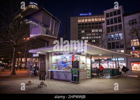 Pulpito di traffico storico, Joachimsthaler Platz, Kurfuerstendamm, Charlottenburg, Berlino, Germania Foto Stock