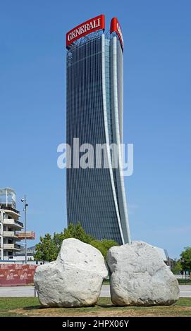 Torre generali o Torre generali o lo Storto dell'architetto Zaha Hadid, quartiere CityLife, Milano, Lombardia, Italia Foto Stock