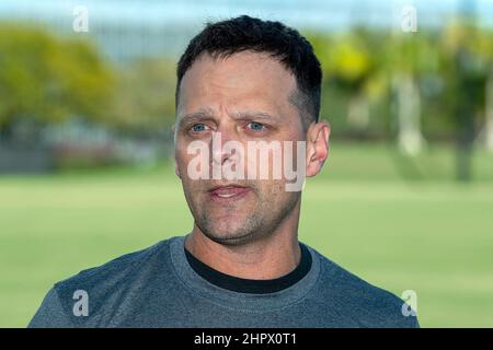 Miami Gardens, Stati Uniti. 23rd Feb 2022. Il coordinatore difensivo dei Miami Dolphins Josh Boyer parla ai media, mercoledì 23 febbraio 2022. (Foto di Michael Laughlin/South Florida Sun Sentinel/TNS/Sipa USA) Credit: Sipa USA/Alamy Live News Foto Stock