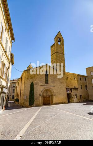 Vecchia chiesa di saint laurent a Salon de provence sotto il cielo blu Foto Stock