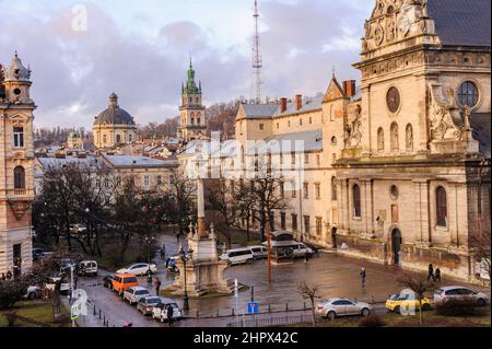 Lviv, Ucraina. 23rd Feb 2022. Vista generale di Piazza Soborna nel centro. Credit: SOPA Images Limited/Alamy Live News Foto Stock