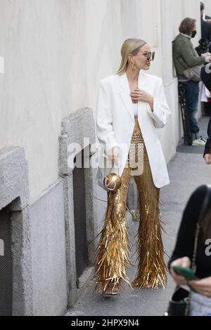 Leonie Hanne è visto dopo l'Alberta Ferretti Fashion Show durante la settimana della moda di Milano Womenswear Autunno/Inverno 2022/23 il 23 febbraio 2022 a Milano, i Foto Stock