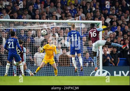 Foto del file datata 22-09-2021 del Chelsea Timo Werner segna il primo gol del gioco del loro lato durante la partita di terzo turno della Coppa Carabao. REECE James ha trapanato a casa il punto-calcio decisivo dopo Chelsea sono stati trascinati in uno sparatutto da Villa. Cameron Archer, giovane forward dei visitatori, ha catturato un equalizzatore della seconda metà per cancellare l’apripista di Timo Werner per i Blues. A pieno titolo James aveva creato l'intestazione di Werner con una croce ordinata, poi mantenne il coraggio di spedire la penalità vincente. Data di emissione: Giovedì 24 febbraio 2022. Foto Stock