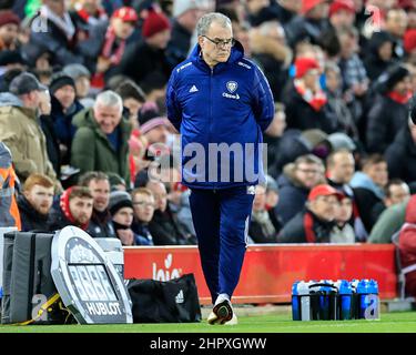 Liverpool, Regno Unito. 23rd Feb 2022. Marcelo Bielsa il manager del Leeds United in margine durante la partita a Liverpool, Regno Unito, il 2/23/2022. (Foto di Conor Molloy/News Images/Sipa USA) Credit: Sipa USA/Alamy Live News Foto Stock