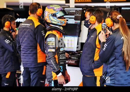 Barcellona, Spagna. 24th Feb 2022, . Daniel Ricciardo (AUS) McLaren. Test di formula uno, giorno 2, giovedì 24th febbraio 2022. Barcellona, Spagna. Credit: James Moy/Alamy Live News Foto Stock