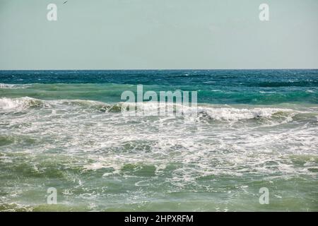 primo piano delle onde blu dell'oceano Foto Stock
