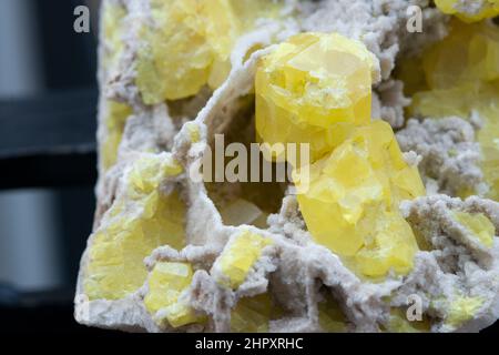 Zolfo su aragonite Foto Stock