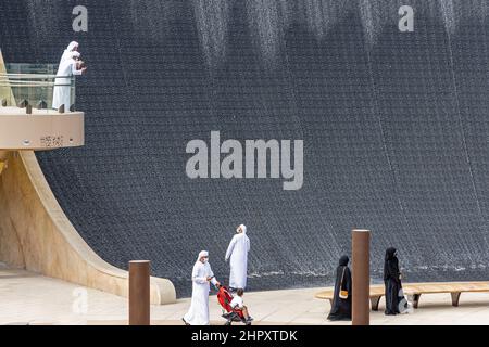 I visitatori possono godersi la magnificente acqua del Jubilee Park al Dubai Expo 2020, negli Emirati Arabi Uniti. Foto Stock