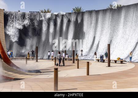 I visitatori possono godersi la magnificente acqua del Jubilee Park al Dubai Expo 2020, negli Emirati Arabi Uniti. Foto Stock