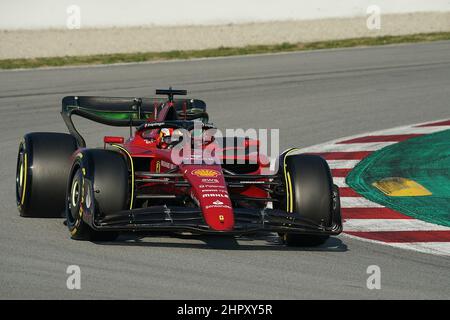Barcellona, Spagna. 24th Feb 2022. Test: Formula 1, test in vista della stagione 2022, Day 2: Carlos Sainz dalla Spagna del team Ferrari è in pista a Barcellona. Credit: Hasan Bratic/dpa/Alamy Live News Foto Stock