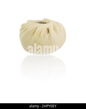 buuz e manti isolati con riflessione su sfondo bianco Foto Stock