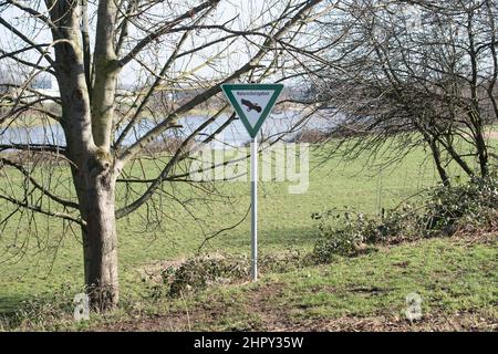 Area di PROTEZIONE DELLA NATURA del segno, Ruhraue, caratteristica, motivi marginali, foto simbolica, Riserva naturale, centrale idroelettrica Muelheim Raffelberg on 23.02.2022, Â Foto Stock