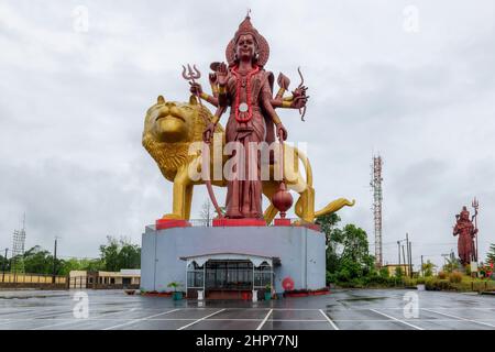 Scultura gigante Durga Mata e Lord Shiva al Ganga Talao, isola Mauritius Foto Stock