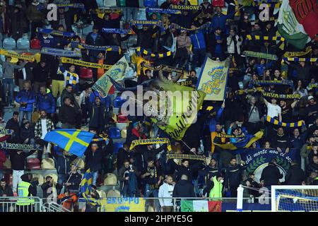 Frosinone, Italia. 23rd Feb 2022. Frosinone tifosi durante il calcio Serie B Match, allo Stadio Benito Stirpe, Frosinone contro Reggina il 23 febbraio 2022 a Frosinone, Italia. (Foto di AllShotLive/Sipa USA) Credit: Sipa USA/Alamy Live News Foto Stock