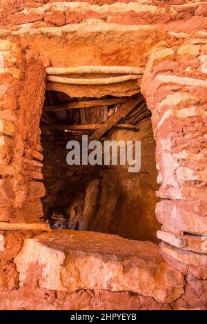 Il Beef Basin Wash Ruin è un'antica scogliera di Puebloan che dimora nel sud-est dello Utah. E 'stato abbandonato circa 800 anni fa. Foto Stock