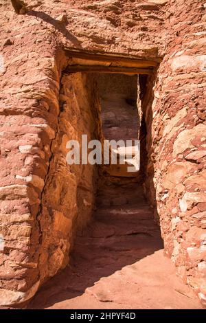 Il Beef Basin Wash Ruin è un'antica scogliera di Puebloan che dimora nel sud-est dello Utah. E 'stato abbandonato circa 800 anni fa. Foto Stock