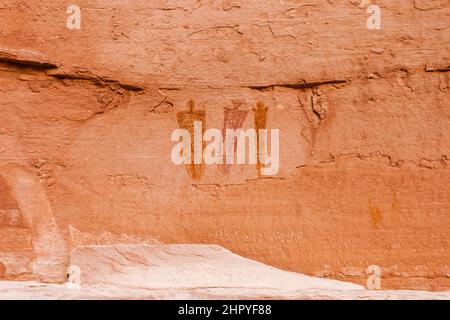 Il Flying Carpet Pictograph Panel è un pannello di arte rupestre dipinto in stile Barrier Canyon in un canyon remoto nel Canyonlands National Park dello Utah. È es Foto Stock