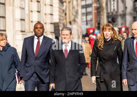 Londra, Regno Unito. 24th Feb 2022. Leader dell'opposizione presso il gabinetto per un briefing sulla situazione in Ucraina. Da sinistra a destra, Baronessa Smith Shadow Lords Leaders, David Lammy, Shadow Foreign Secretary, Kier Starmer, leader del partito laburista, Angela Rayner Vice leader, John Healy, Shadow Defense Secretary, Credit: Ian Davidson/Alamy Live News Foto Stock