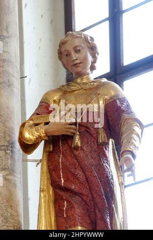 Statua di San sull'altare maggiore nella chiesa dell'Assunzione della Vergine Maria a Glogovnica, Croazia Foto Stock