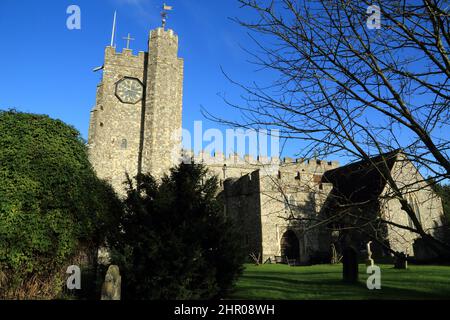 Vista della chiesa di St Marys, Chilham, Canterbury, Kent, Inghilterra, Regno Unito Foto Stock