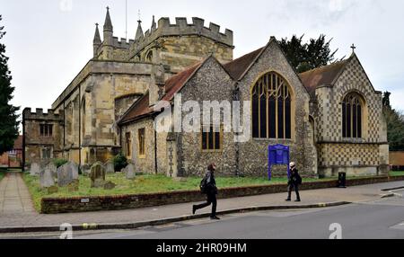 St Michael's Church, Basingstoke, Hampshire, Regno Unito, fuori dal centro commerciale Festival Place Foto Stock