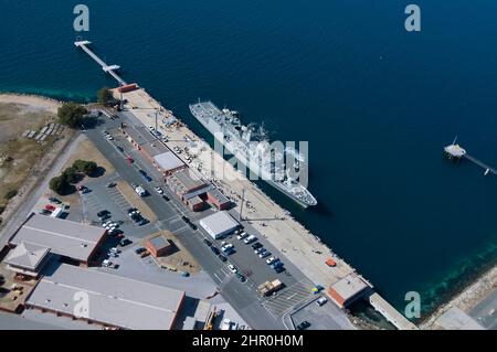 Una fregata della Marina Australiana reale alla base navale di Garden Island dell'Australia Occidentale, a seguito di un dispiegamento all'estero. Foto Stock